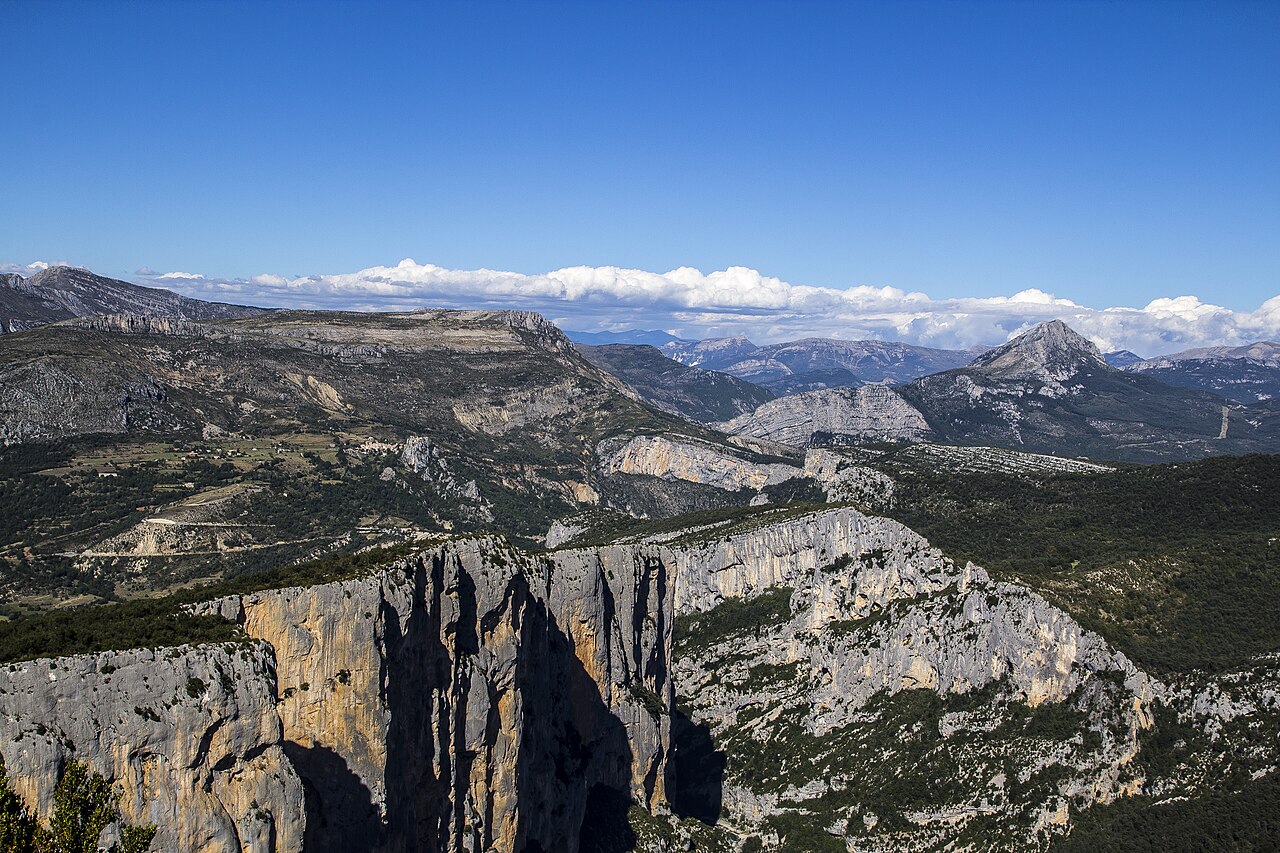 The green river running through the Gorges du Verdon between steep limestone cliffs in Provence