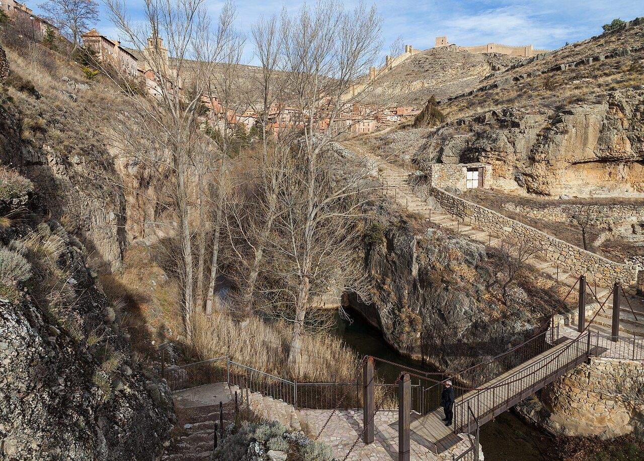 The old walled town of Albarracín in Teruel, with red-brown houses on a rocky ridge