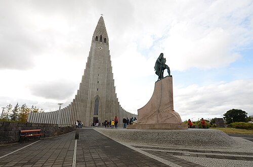 Hallgrímskirkja church with its tall stepped tower, and the statue of Leifur Eiríksson in front, in Reykjavík