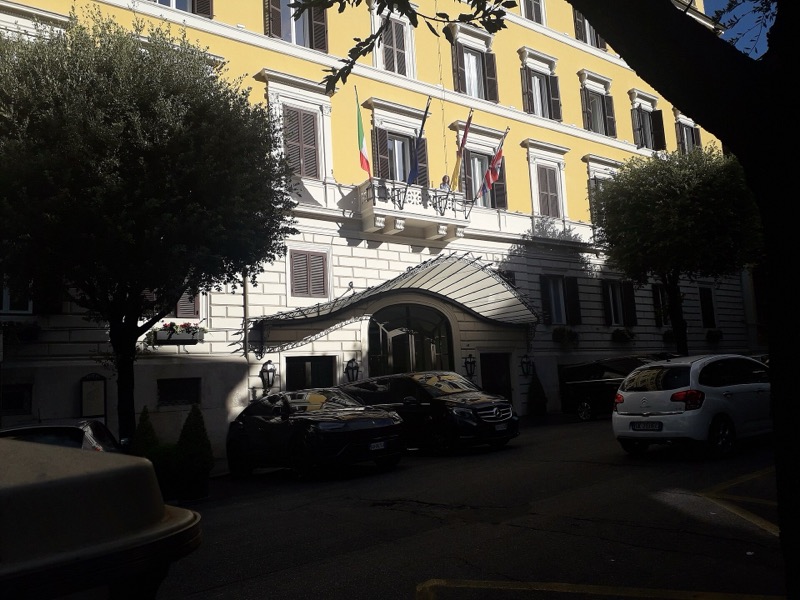Facade of Hotel Eden